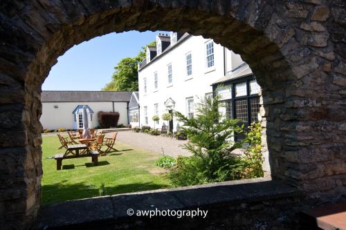 Dārzs, Hallgarth Manor House in Hallgarth
