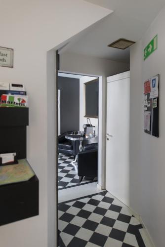 Magles Smiley Inn - image 14