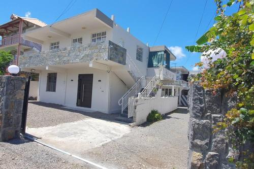 Moon Villa, Pointe aux Cannoniers