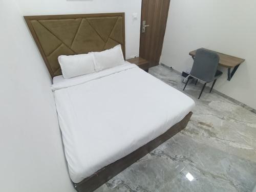 Hotel Beverly Plaza Near US Embassy - BKC - Kurla West