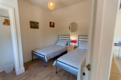 Five Cottages in AONB in Hastingleigh