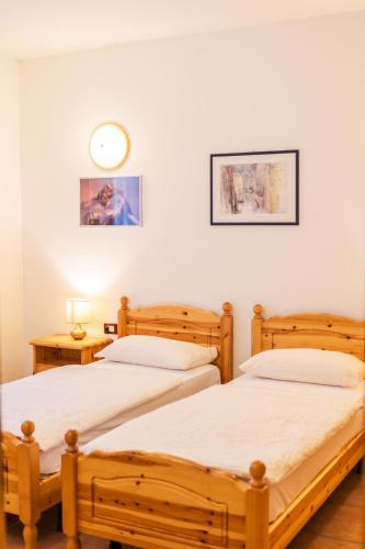 2 bedrooms, 4 beds