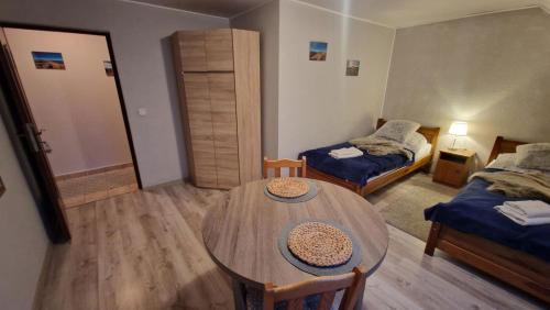 2 twin beds