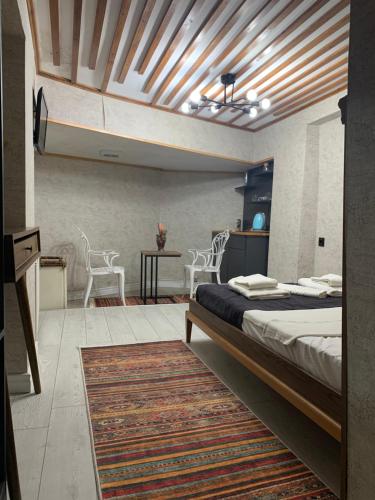 Economy Double Room image 7