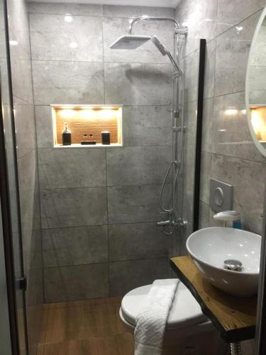 Deluxe Double Room with Balcony image 6