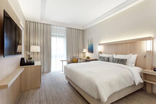 Courtyard by Marriott Vilnius City Center – khách sạn tại Snipiskes eldership