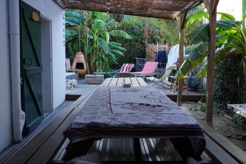 JOYU SURF SHACK 2