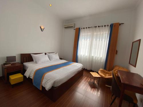Double Room image 6