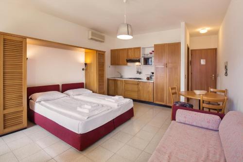 3 twin beds