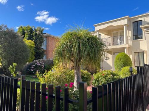 Pleasant Private Room in Taylors Lake Near Melbourne Airport in بحيرات تيلرز