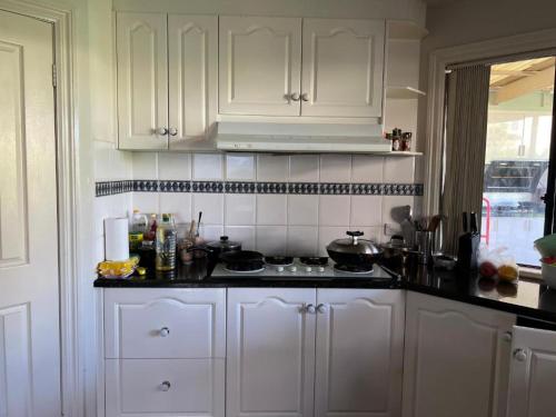 Pleasant Private Room in Taylors Lake Near Melbourne Airport in بحيرات تيلرز