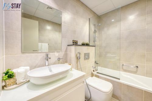 Elegant One Bedroom Apartment - image 8