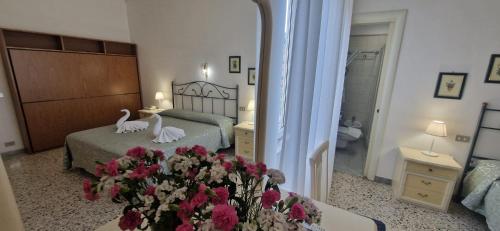Double or Twin Room image 2
