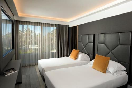 Deluxe Double Room with Lateral Sea View