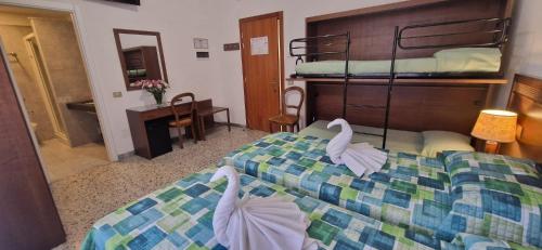 Triple Room image 4