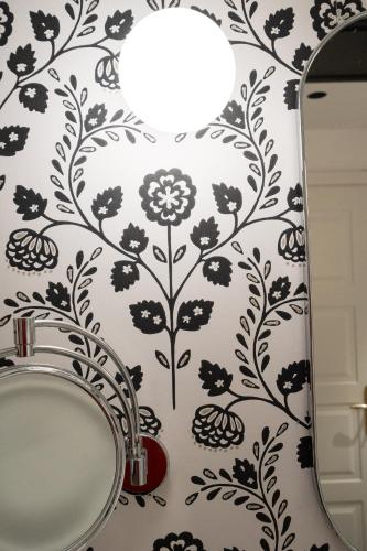 Classic Double or Twin Room image 7