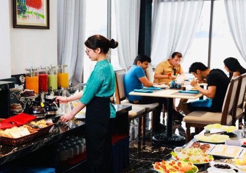 Family Hanoi Hotel – Hanoi, NY