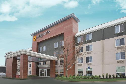 La Quinta by Wyndham Detroit Utica in Utica, USA