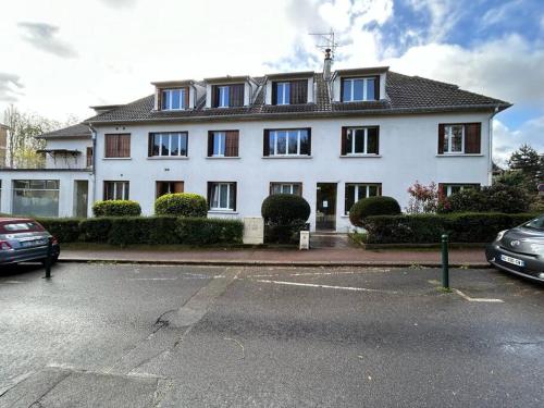 Appart - proche gare - 4 pers in Vaucresson