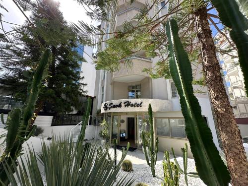 Savk Hotel - image 2