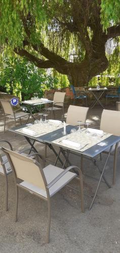 Logis La Vieille Auberge, Art and Gallery - Hotel - Souillac