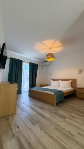 1 queen bed