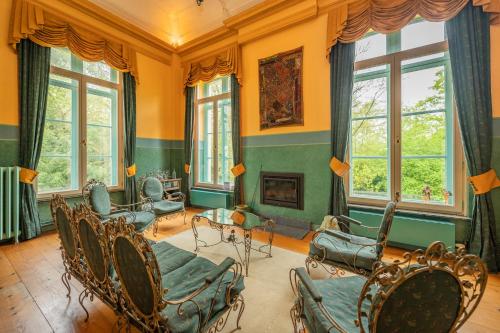 Leyselebeke Castle – Bruges, WY