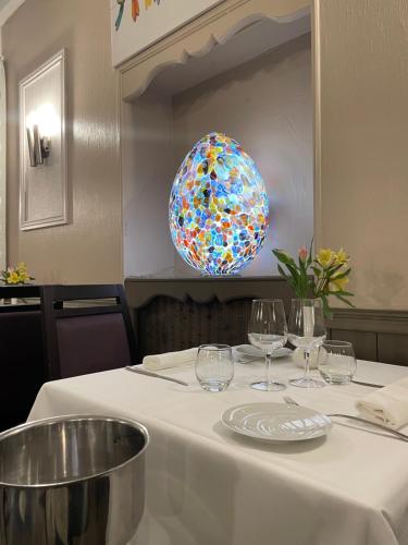Logis Hôtel Restaurant La Vieille Auberge, Art and Gallery - 레스토랑