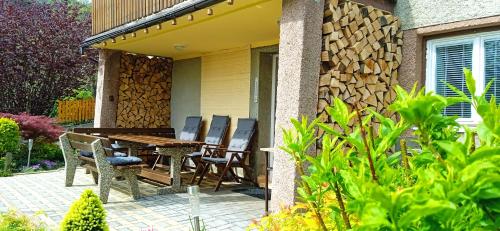 Erkély/terasz, Jitřenka chata s cateringem (Jitrenka chata s cateringem) in Trojanovice