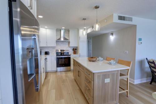 Emerald Isle 502 - Premier in St Pete Beach, USA