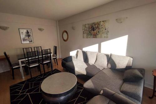 5 mins to metro La defense, 2 bedrooms and 1 salon - Location saisonnière - Puteaux