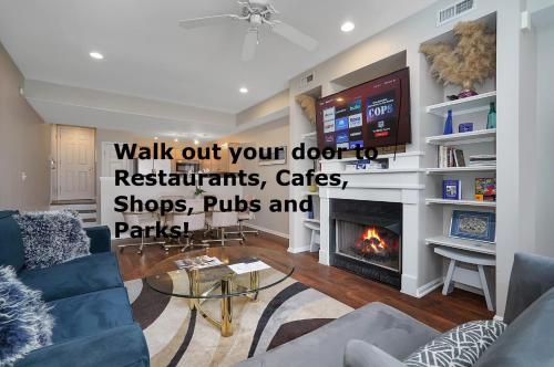Lux Townhouse, Walk to All, Sleeps 6 Adults in Louisville, USA