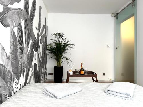 ŁACIARSKA Apartment ~ 200m Main Square ~ Self Check-In 20h, Breslau (Foto 10)