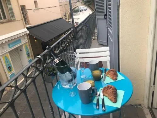 CHeZ FANNY - Ravissant 2 pièces avec balcon photo 2