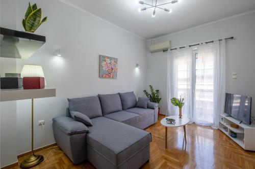 Lovely and Modern 3bd apartment close to Ampelokipoi metro, Atenas