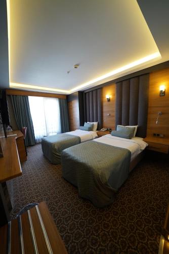 2 twin beds