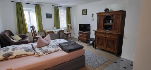 1 queen bed