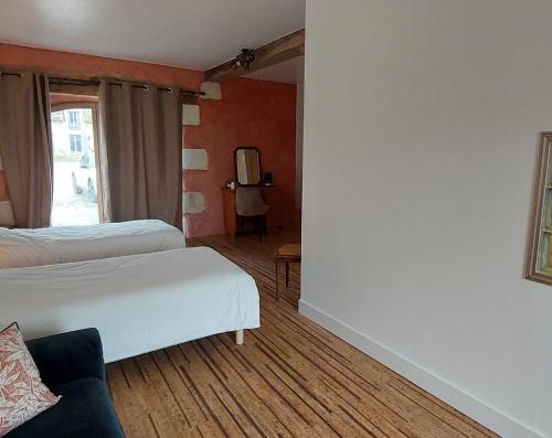 1 king bed, 1 sofa bed