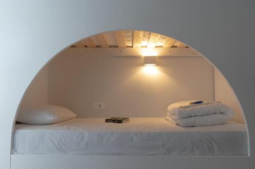 Bunk Bed in Mixed Dormitory Room image 3