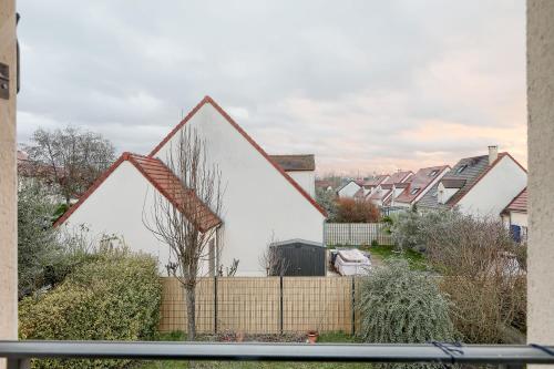 Градина, Élégance Familiale - Confort & Jardin (Elegance Familiale - Confort & Jardin) in Cormeilles-en-Parisis