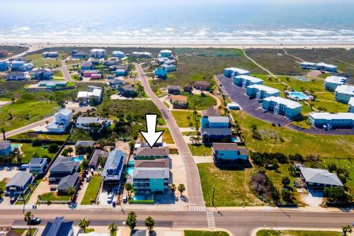 Four-Bedroom Holiday Home image 4