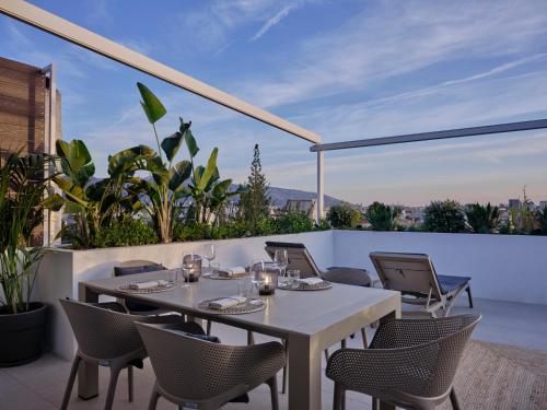 Bond Smart Living Suites 4