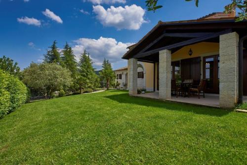 Ferienhaus mit Privatpool für 8 Personen ca 202 qm in Karojba, Istrien Motuvun und Umgebung