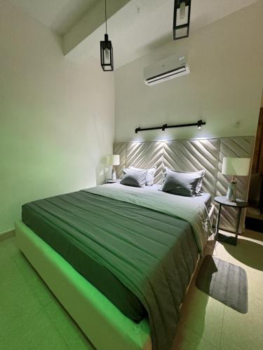 Superior King Room image 10