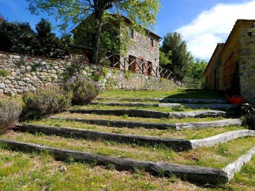 Ferienhaus in Ciciano mit Terrasse, Garten und Grill und Panoramablick