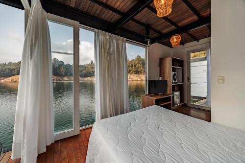 彼得拉桑塔酒店