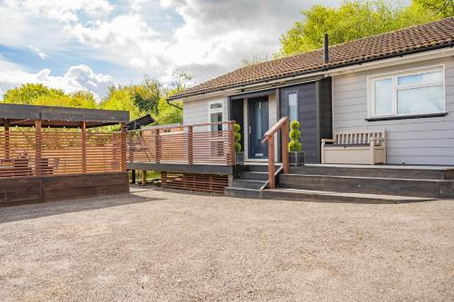 Exterior view, Stone's Throw Away from the English Channel! -Family and Dog Friendly in Wootton Bridge