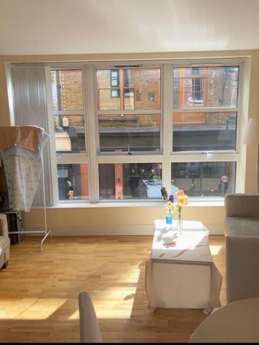 Convenient 2 BDR 2BA Flat in Central London