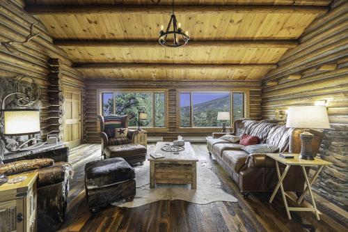 Broadmeadow Cabin - Pet Friendly - Hiking Snowshoeing Ski - Near Allenspark - Estes Park cabin in Allenspark, USA