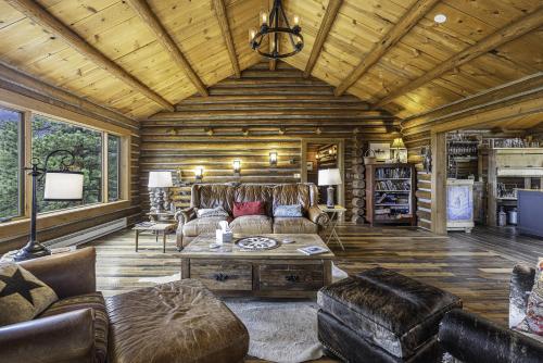 Broadmeadow Cabin - Pet Friendly - Hiking Snowshoeing Ski - Near Allenspark - Estes Park cabin in Allenspark, USA